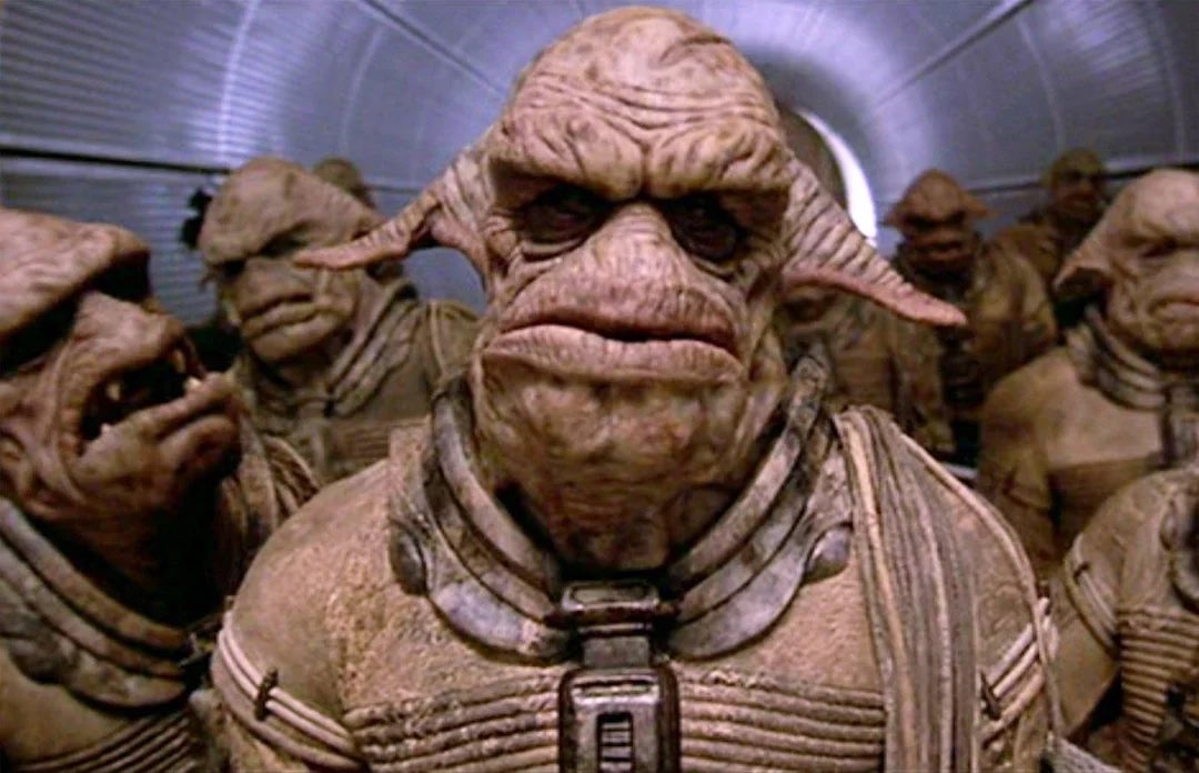 JMUF_FFL's tweet image. Congratulations to The 8th eLAMent for having the best team of Week 1 #cash #weeklywinner #JMUF