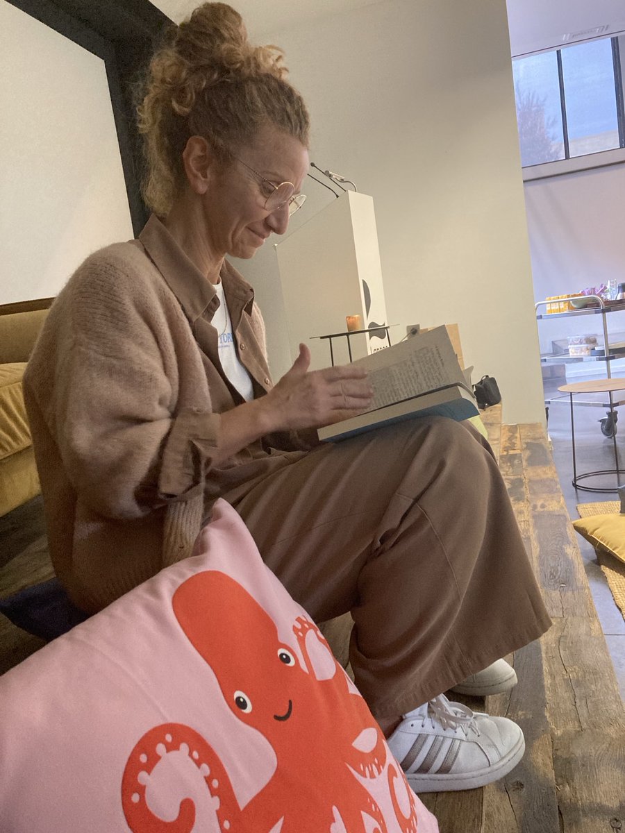 Lees met ons mee! Leesuurtje ⁦<a href="/Lannoo/">Uitgeverij Lannoo</a>⁩ #weekofhappiness