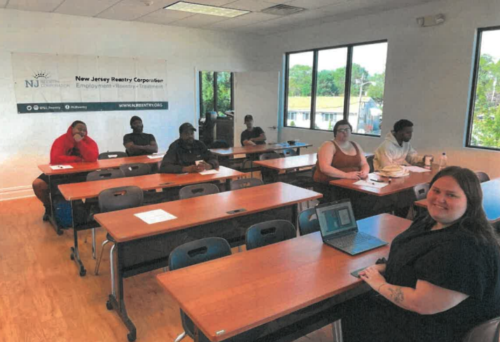 NJ_Reentry's tweet photo. #NJRC #FinancialLiteracySessions ran by #Volunteer Rodney for #MonmouthCountySite orientation, helps clients overcome financial barriers. Employment Specialist Victoria leads final Q&amp;A &amp; PowerPoint, wrapping up #DynamicClass for #SecondChances. https://t.co/ZtntNgm4bz