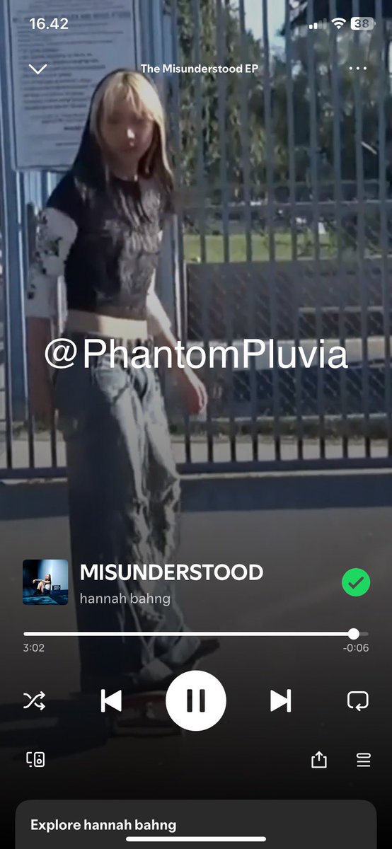 Phantom tweet media