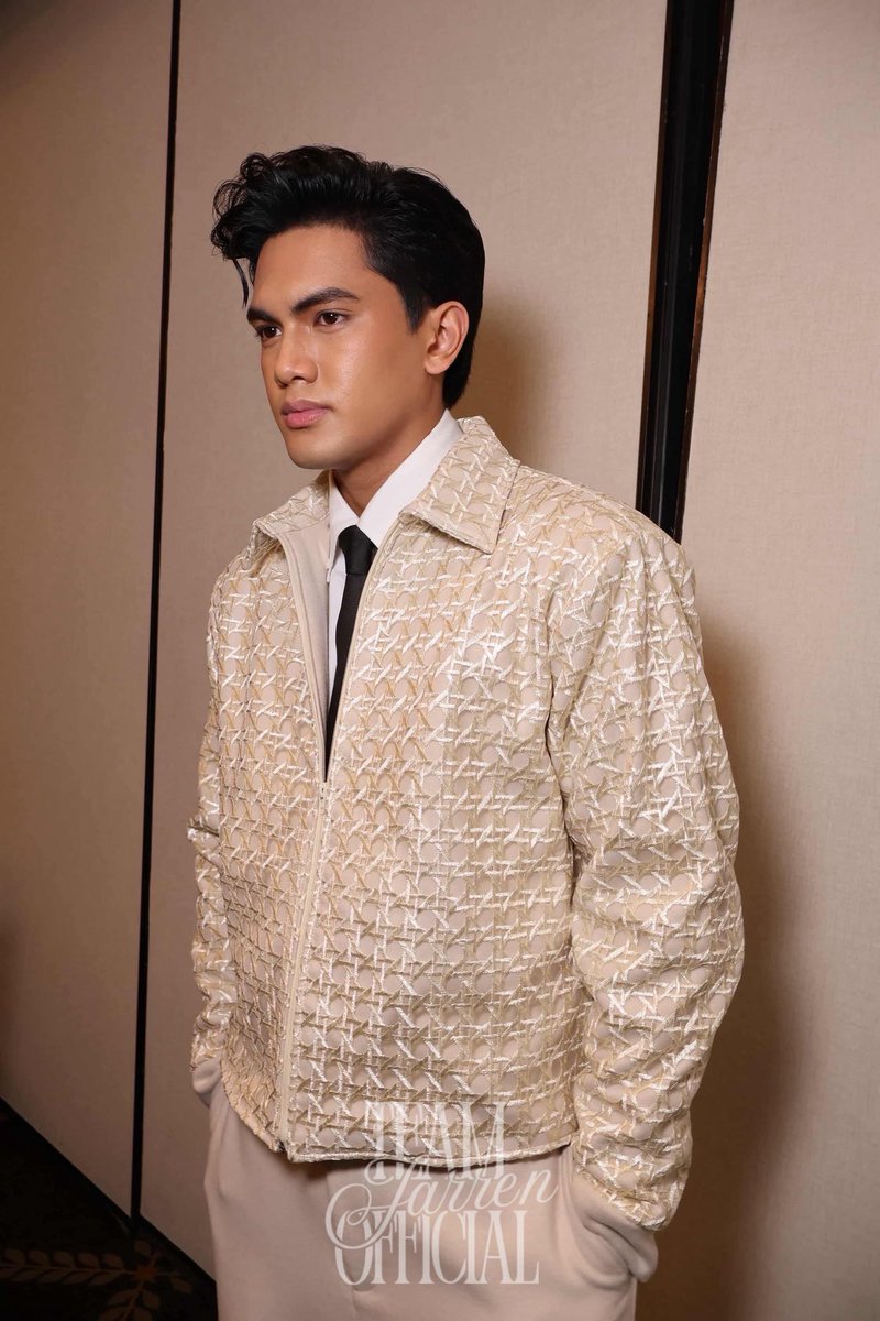 Looking like he just stepped out of a magazine cover 📸

#jarrengarcia | <a href="/jarrenglorious/">JARREN</a>
