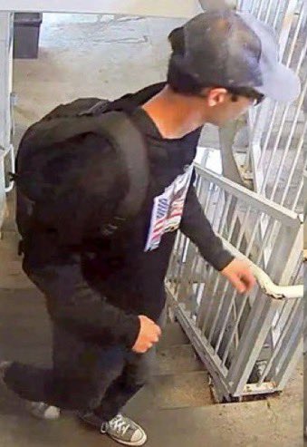 AdameMedia's tweet image. The rifle was found in the woods. Fully assembled. 

As you can see the suspect doesn’t have a rifle. 

Are we to believe he disassembled it, took it with him and then reassembled it and dumped it?