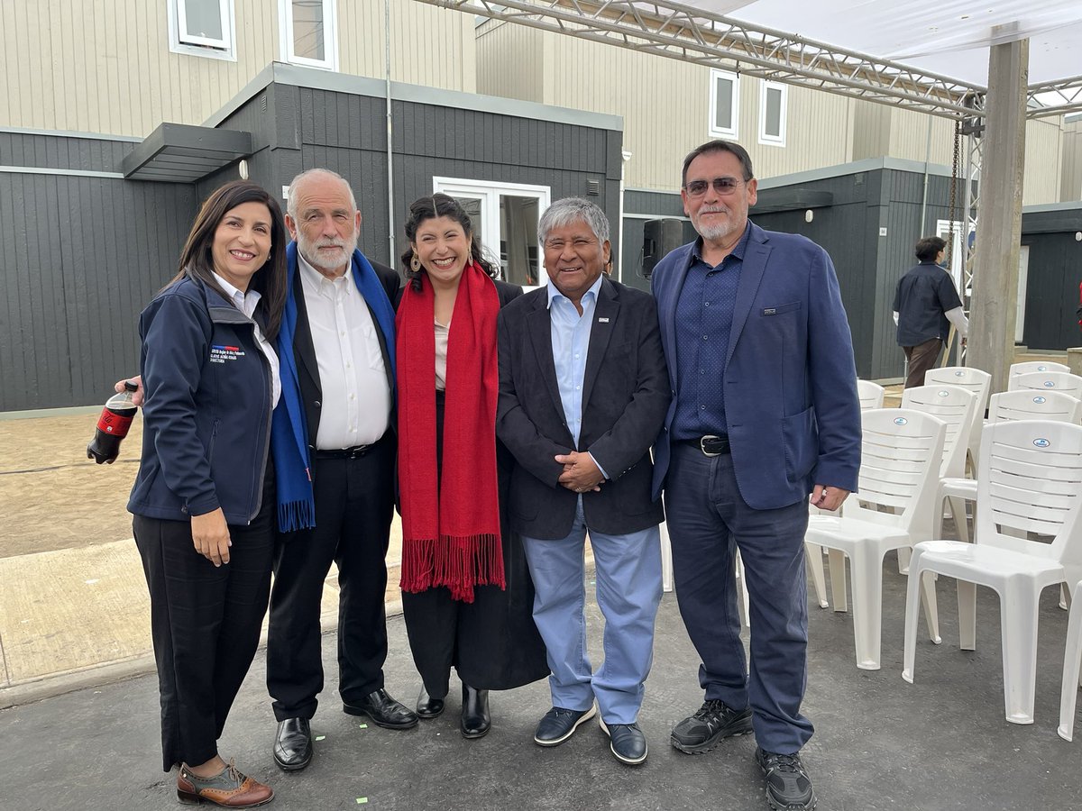 Mucha emoción y alegría en la entrega Primer Condominio de Viviendas Industrializadas “Fuerte Bulnes”, donde estuvieron representantes de la <a href="/CChCArica/">CChC Arica</a> <a href="/minvuarica/">MINVU ARICA</a> <a href="/Minvu/">MINVU - Chile</a> <a href="/carlosmontestwt/">Carlos Montes</a> #vivienda #industrializada <a href="/gorearica/">GORE Arica y P.</a>