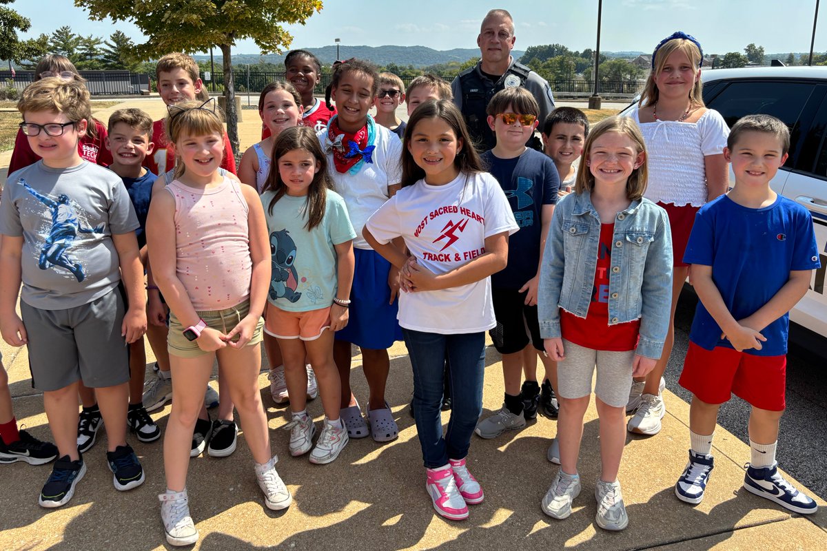 Blevins students showed heartfelt appreciation to Eureka first responders on Sept. 11, as part of a service-learning project. Students created gratitude cards and presented snacks, energy drinks and bottled water to the first responders during a school visit. #WeAreRockwood