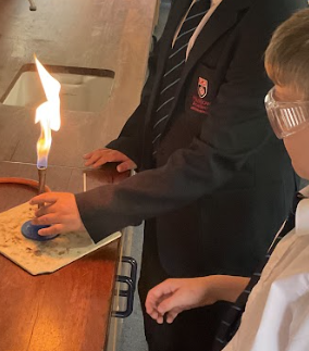 Huxlow's tweet photo. Today, our Year 7 scientists mastered the art of safely using a Bunsen burner! 🔥 After diligently practicing each step, they were awarded their certificates. 🎓 Great job, future scientists! 🌟 #ScienceAchievers #BunsenBurnerPros #Pride https://t.co/skEYpWqDjE