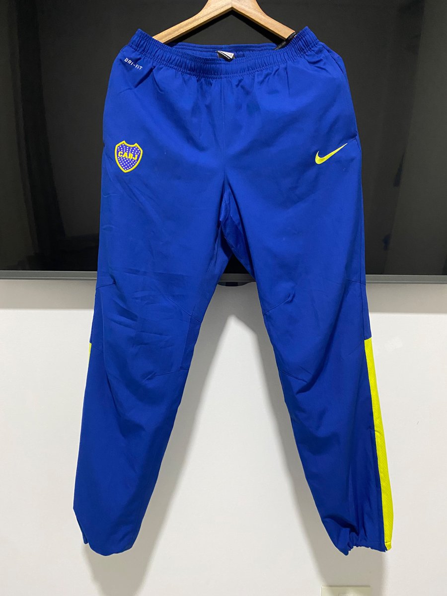 Sebacabe2's tweet photo. @marto_m3 Campera teamgeist talle M (igual a nueva) $ 220
Rompe vientos 2020 talle S (sirve para un M) $ 150
Conjunto 2015 talle M $ 180 https://t.co/hHK5rEpwSH