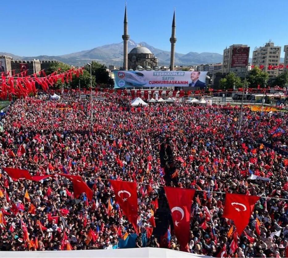 AkTOLGALI15's tweet photo. @AhULANRIZA3 @mustafaelitas @Akparti Tek kelimeyle yazık
İçi bomboş Paketlerle oyalanmaya devam edecekler
Az daha bekle gör
11. de boş çıkacak
Yalansa yalan de
@yilmaztunc
Bu kafayla şu meydanlar
BOMBOŞ KALACAK
@RTErdogan !!! https://t.co/GLkQzVGFE3