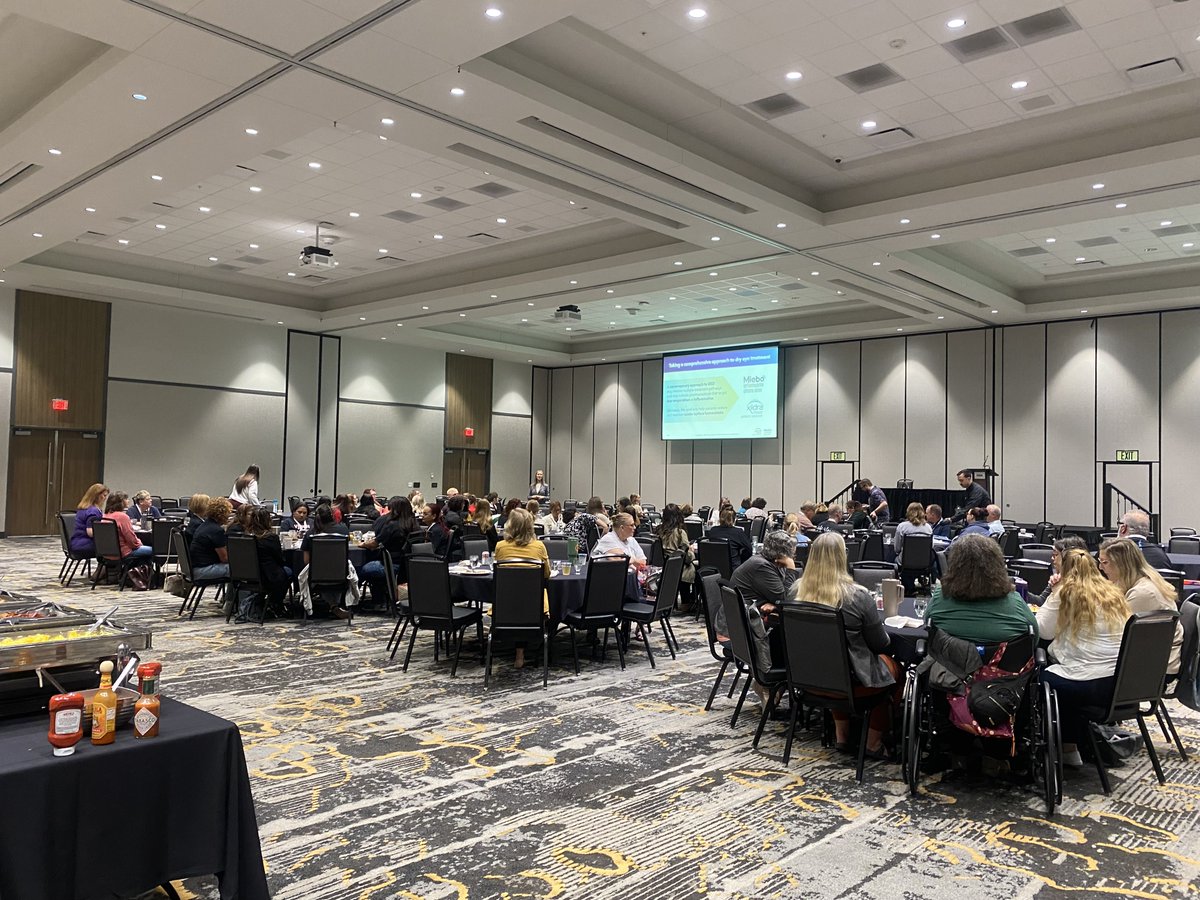 We started the morning with a presentation by Dr. Jessica Steen and a sponsored breakfast by Bausch + Lomb!

#eyecon25