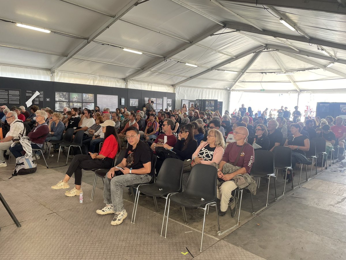 VietnamDioxine's tweet photo. La @FetedelHumanite est lancée avec une discussion au Village du Monde sur les 50 ans de la fin de la Guerre du Vietnam animé par @AxelNodinot avec Trần Tố Nga, Alain Ruscio, historien et Hélène Luc ancienne sénatrice. 

Rejoignez-nous sur notre stand où l’on vend des banh mi ! https://t.co/pUepoItWGt