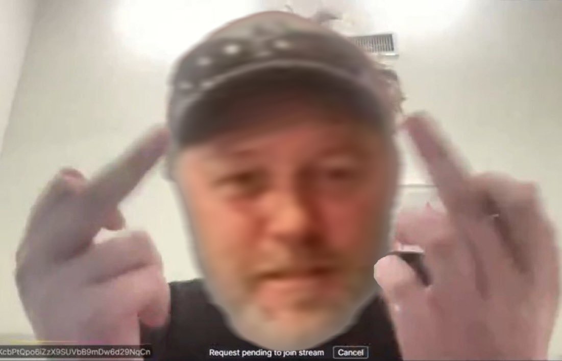 Matt Robinson said thanks for the 100 bandos.

bro got the bag, fuck the kid.