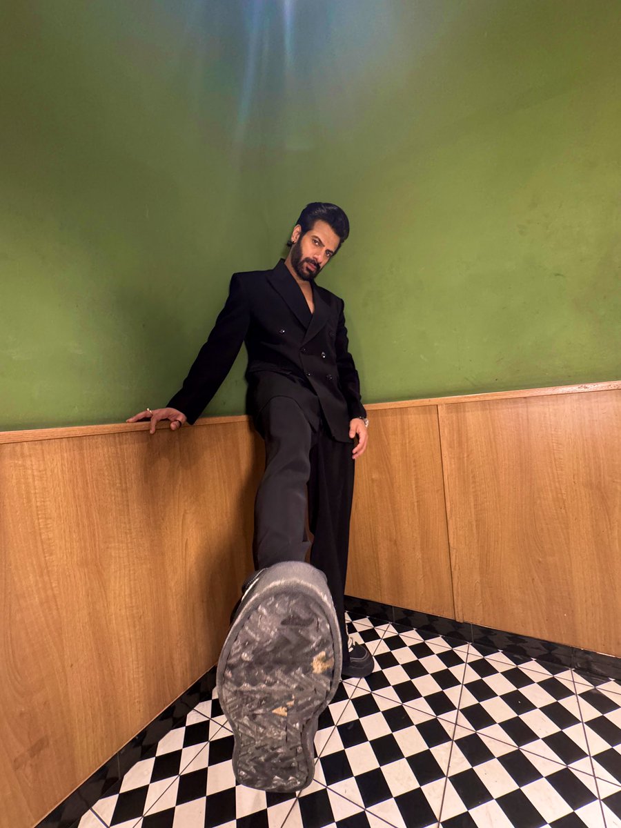 WebduniaHindi's tweet photo. आपके मिजाज युही ना चिड़चिदा किजिये कोई बात छोटी करे तो दिल बढ़ा किजिये : करण वीर मेहरा
#BB18 #KKK14 #winner #TeamKVM #KaranVeerMehra
@KaranVeerMehra https://t.co/rh6U38xoUT