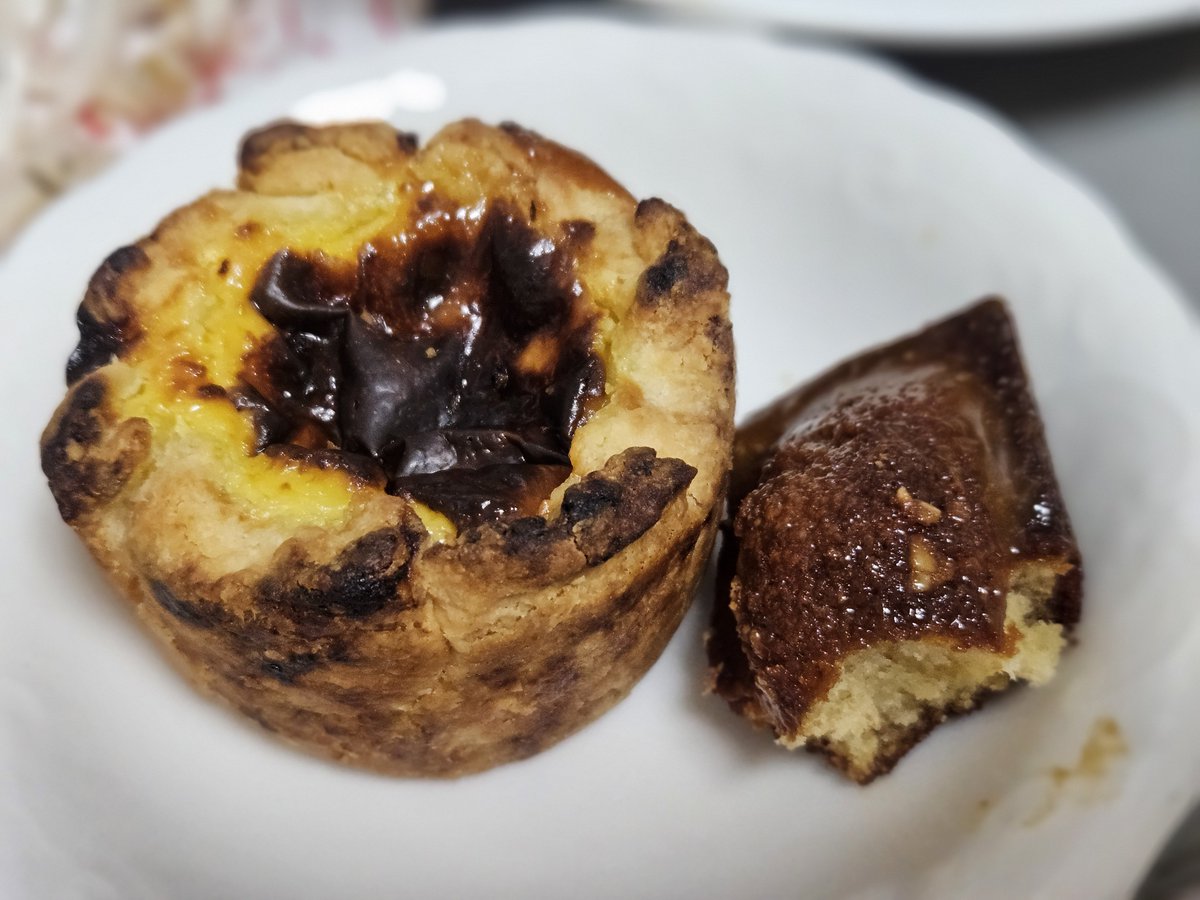 휘낭시에 개맛있네
모두들 휘낭시에는 꼭 에프에 돌리고 먹기로 해.......