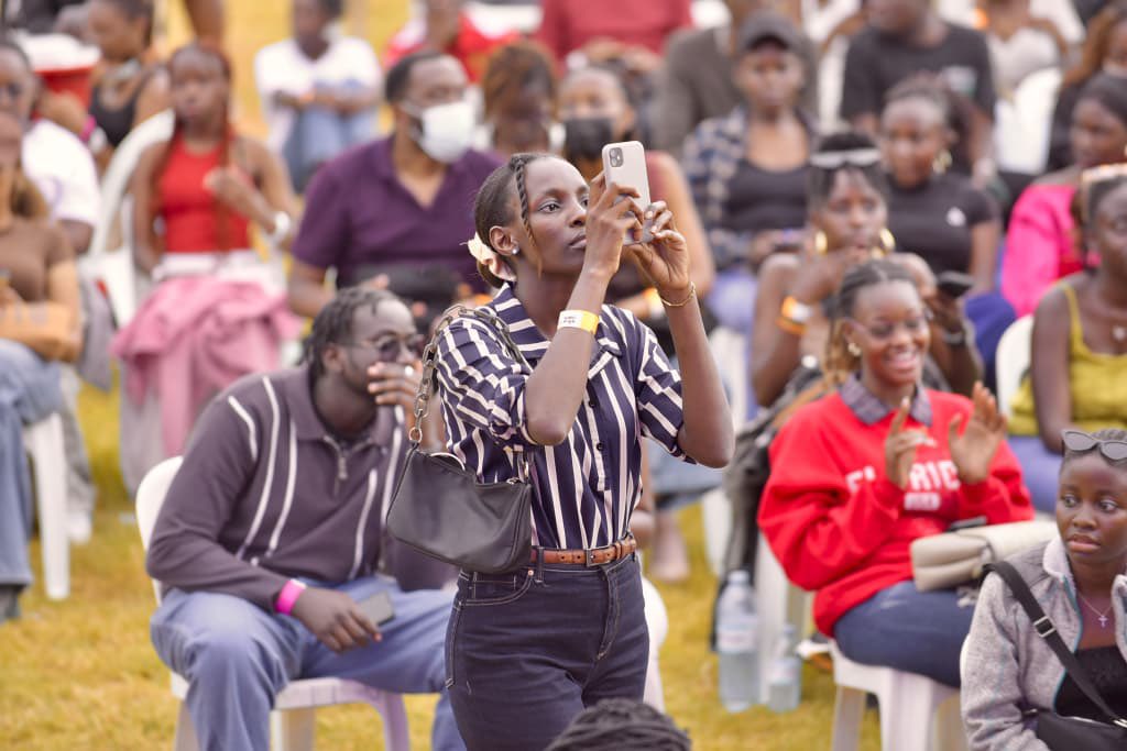 Starting off the #AliveInThePark vibe is Lynet Blaze &amp; <a href="/Bliq_official/">Samuel Blick</a> with some holy hype and of course <a href="/powerfmuganda/">Power 104.1 FM</a> well represented on the 1s and 2s by <a href="/mwesi_deejay/">Mwesi deejay💽</a> &amp; <a href="/SRVictor256/">#HallelIbadaEncounter</a>! 

#TheBigParty
#VEGat5 🔥