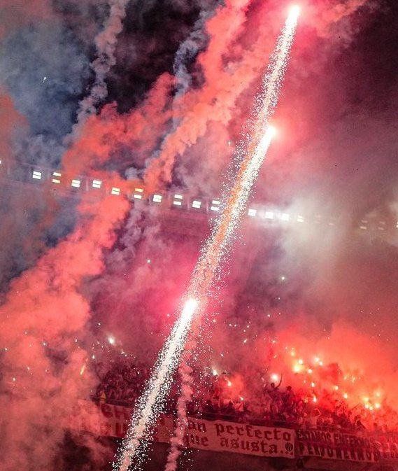 Los partidos no se eligen 

NECESITAMOS UN FILTRO PARA LA COPA
No puede ser que se hagan socios el día anterior y hoy tengan las mismas posibilidades del que se banco la lluvia, el viaje y todo el torneo.
 
Ni hablar de los precios exorbitantes de las plateas.