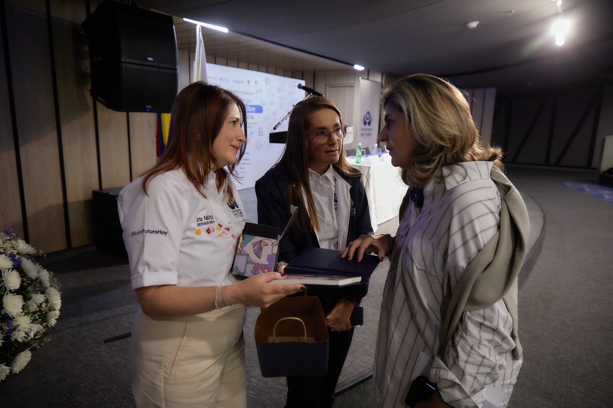 DefensoriaCol's tweet image. En seguimiento al Compromiso por un Proceso Electoral Libre y en Paz en Colombia, se realizó un encuentro con la participación de la Defensora del Pueblo, @MarnIris, y @Lauraggils, Secretaria General Adjunta de @OEA_oficial, junto a:

- Scott Campbell, Representante de…