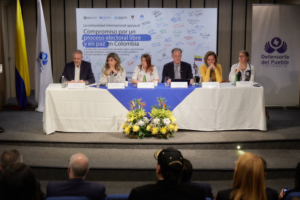 DefensoriaCol's tweet image. En seguimiento al Compromiso por un Proceso Electoral Libre y en Paz en Colombia, se realizó un encuentro con la participación de la Defensora del Pueblo, @MarnIris, y @Lauraggils, Secretaria General Adjunta de @OEA_oficial, junto a:

- Scott Campbell, Representante de…
