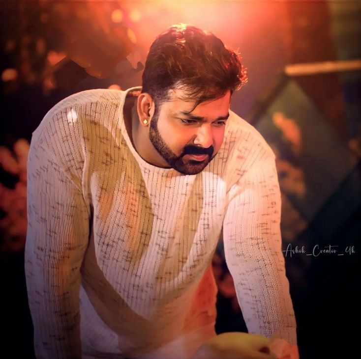 पवन सिंह मुझे लगता है कि खुद को भोजपुरी का सलमान खान समझते हैं 😅 
फर्क बस इतना है — एक ने शादी नहीं की, और दूसरे ने शादी करना बंद ही नहीं किया 🤭

चांदनी, ओ मेरी चांदनी, कहां तू चली…’ 🎶😂
समझदार को इशारा काफी 😂