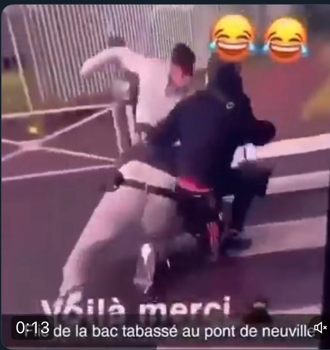 🚨L’agression du #policier  👮à #Tourcoing, filmée et diffusée, constitue un signal pour d’autres quartiers et d’autres villes. Cela rappelle les émeutes et les guet-apens organisés contre les forces de l’ordre. En réalité, ce sont des appels à « faire mieux », presque des