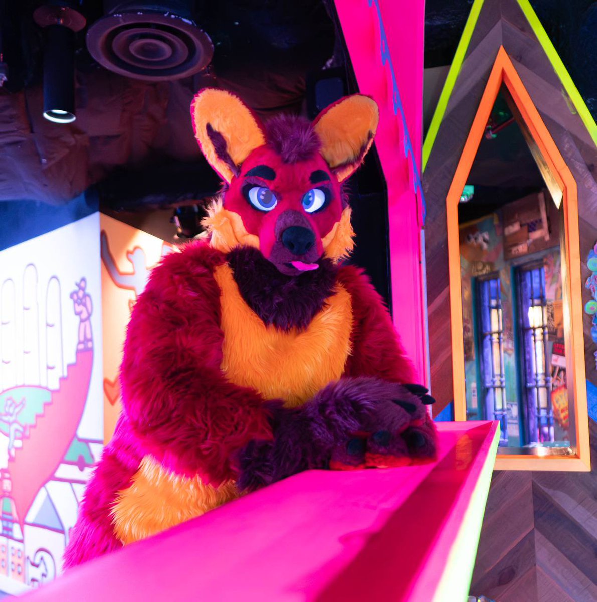 #FursuitFriday Welcome to the weekend! 📸 Kuden the fox