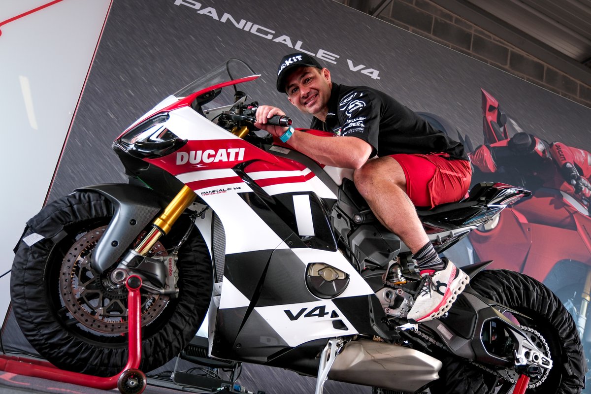 DucatiUK's tweet image. Ducati owners at our exclusive track day held at Donington Park earlier this week were joined on track by the @MotoRapidoBSB team ducati.com/gb/en/news/mot…