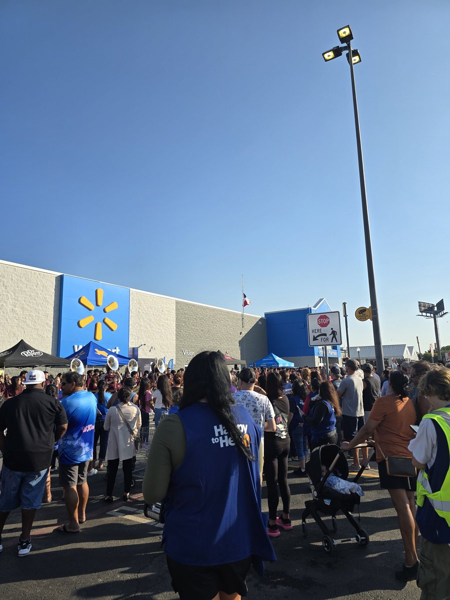 Shout out to <a href="/Walmart/">Walmart</a> for having both U.S. &amp; Texas flags at halfstaff for <a href="/charliekirk11/">Charlie Kirk</a> during their Store Grand Reopening!
🫡
#RIPCharlie