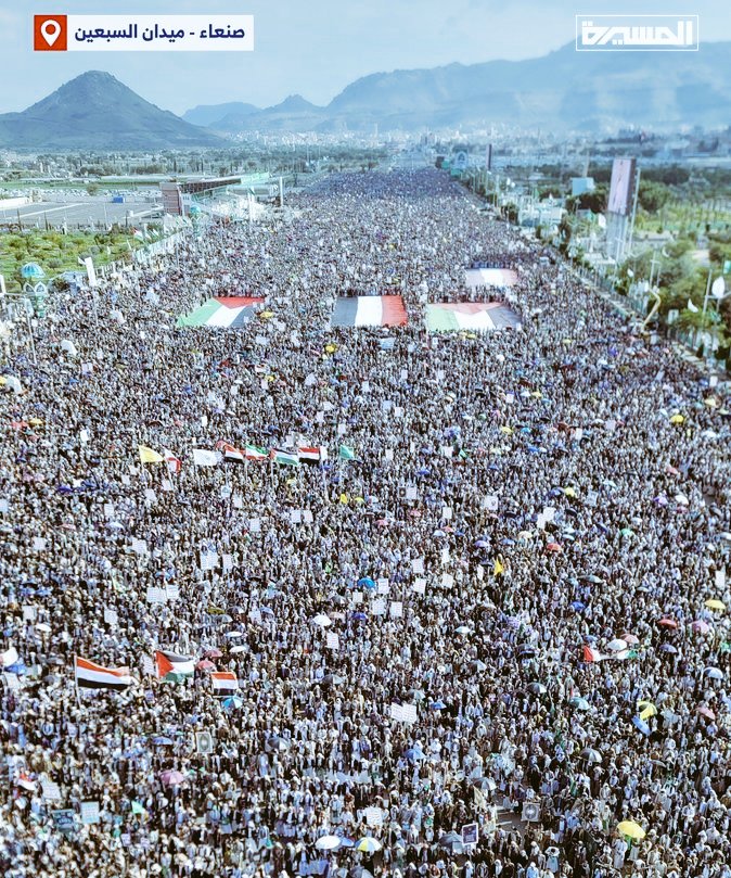 يا أبناء السبعين

ثباتكم شرف، وتضحياتكم وعد، ومن أراد الكرامة فلينظر إليكم حيث الجد والمجد.