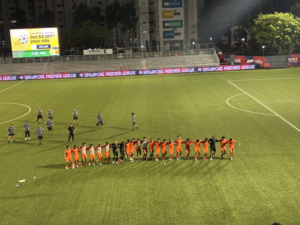 Is2soccerTanaka's tweet photo. ⚽️ アルビレックス新潟シンガポール アウェイゲーム

2-0で勝利しました！
素晴らしい試合で、今年のチームは一体感があります。
日本人選手・韓国人選手・ローカル選手が融合して、見ていてとてもワクワクします✨

🇯🇵 日本にはたくさんのJクラブがありますが、
🇸🇬 シンガポールで唯一の日本プロクラブはアルビレックス新潟シンガポールです。

ぜひスタジアムに応援に来てください！
日本からはYouTube配信で応援してもらえると嬉しいです📺💡