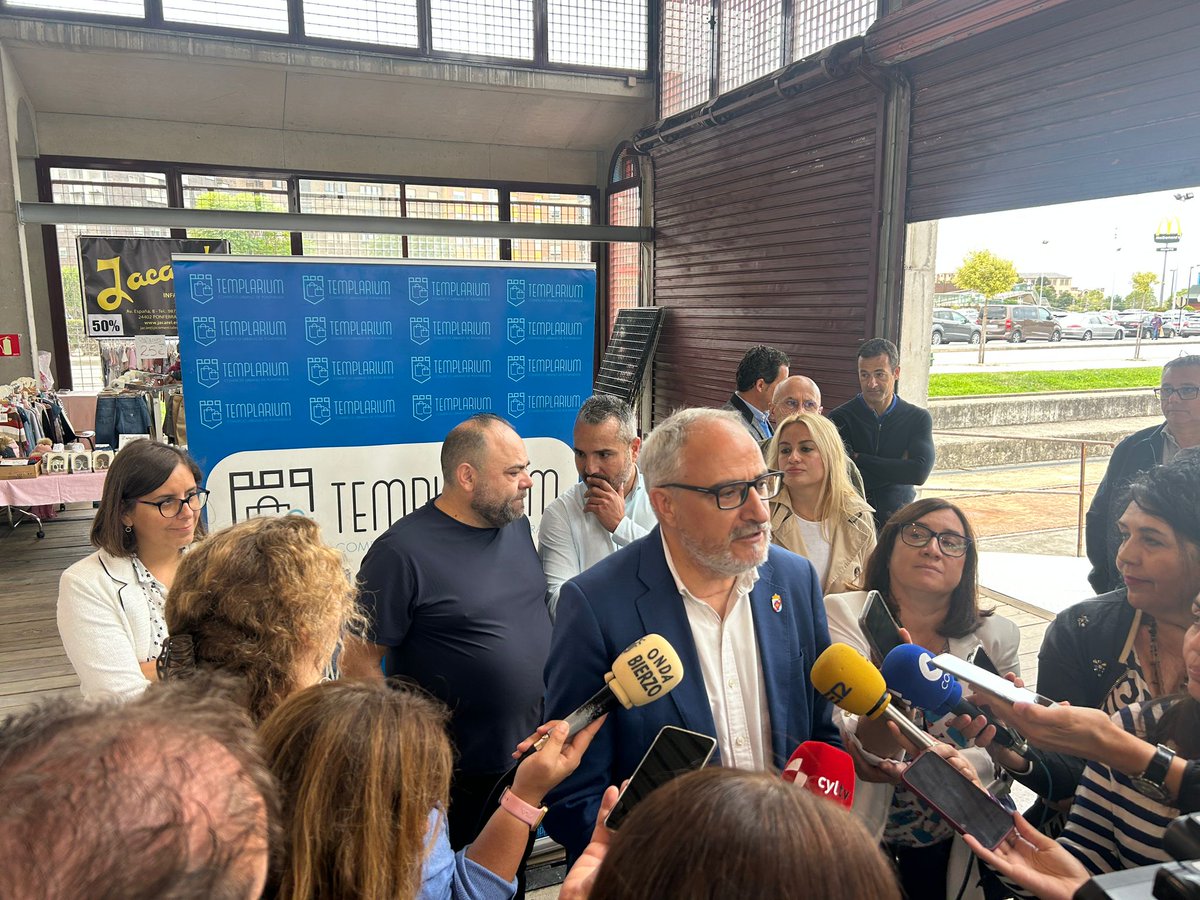 Consejo Comarcal del Bierzo (@ccbierzo) on Twitter photo ✅ Inaugurada la Feria de Rebajas organizada por la Asociación Templarium en Ponferrada.
El presidente del Consejo Comarcal, <a href="/OlegarioRamon/">Olegario Ramón Fernández</a>, asistió a la apertura de esta cita.
🛍️ La feria permanecerá abierta al público durante el fin de semana en el Museo del Ferrocarril. ✅ Inaugurada la Feria de Rebajas organizada por la Asociación Templarium en Ponferrada.
El presidente del Consejo Comarcal, <a href="/OlegarioRamon/">Olegario Ramón Fernández</a>, asistió a la apertura de esta cita.
🛍️ La feria permanecerá abierta al público durante el fin de semana en el Museo del Ferrocarril.