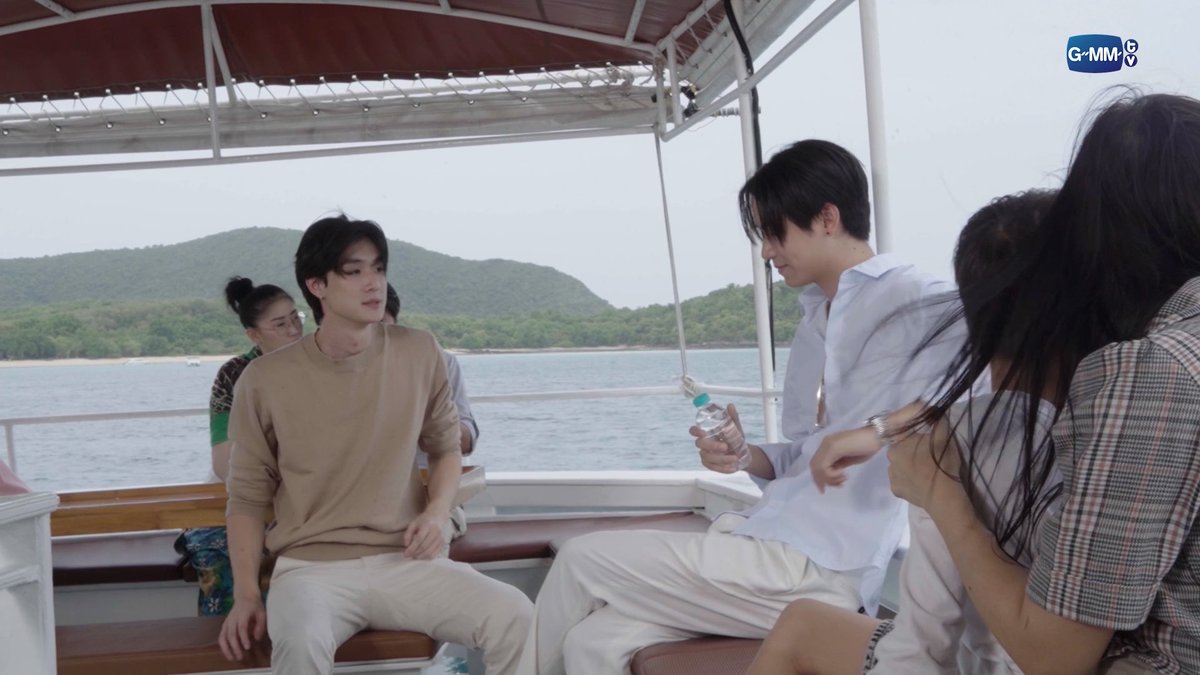 ThatSummerTH's tweet image. วิคเตอร์ อีกหนึ่งตัวละครสำคัญรับบทโดย ธี
คนที่จะทำให้ Summer นี้ เดือดมากขึ้น 🫢

#BeforeThatSummerSeries
@satangktp @vitheepanich
