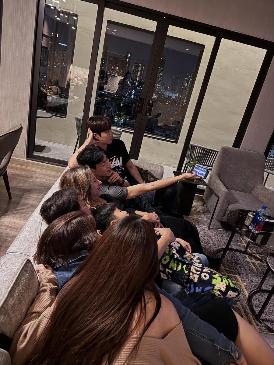 mootyBB's tweet image. แงงงง น่ารัก อันนี้น้องเปิด MV ให้ครอบครัวดูด้วยกันเลย🥹🫶🏻

#DancingByMyself_OUTNOW