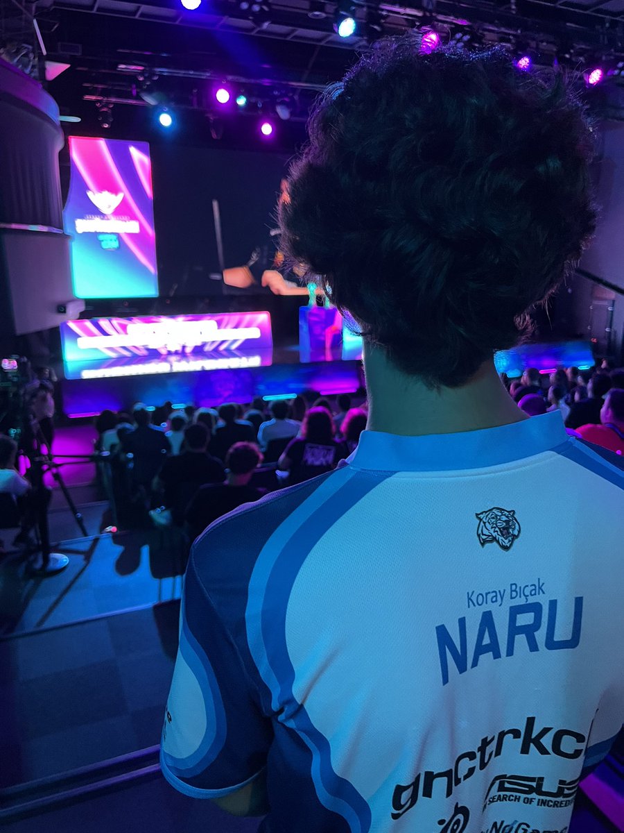 Dark Passage tweet media