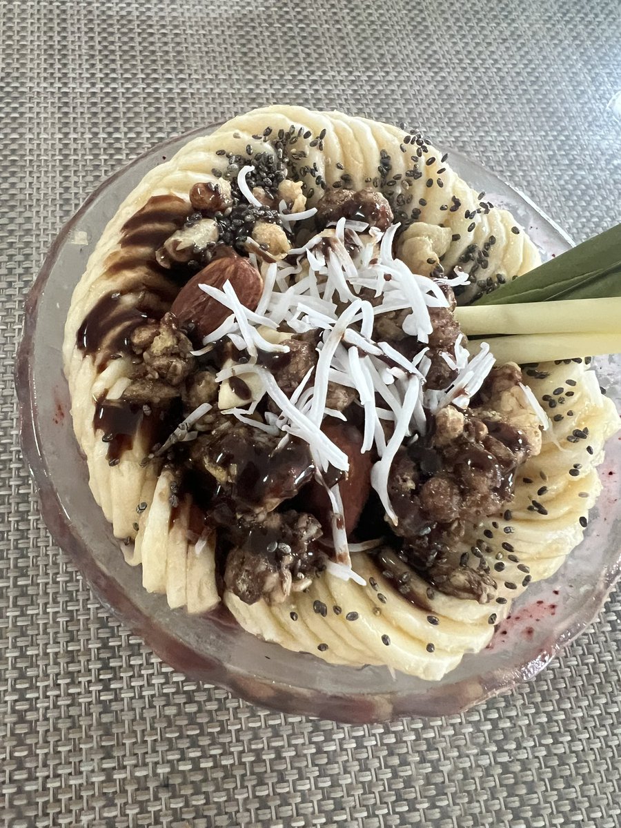 ChoeGlow's tweet photo. 今日はアサイーボウルとビビンバ作った

写真撮るの下手で美味そうに見えない🥺 https://t.co/Owl33iwfSY