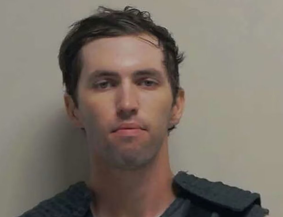 El sospechoso bajo custodia por el asesinato de Charlie Kirk tiene 22 años y es de Utah. 

Esto es lo que sabemos de Tyler Robinson. cnn.it/4mofpHO