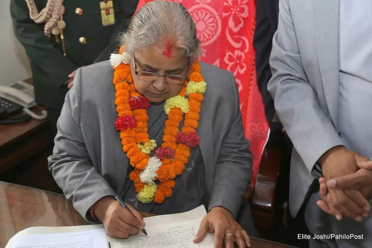 sarojsinghthap2's tweet image. सुशीला कार्कीलाई पहिलो महिला प्रधानमन्त्री बनेकोमा बधाई ।
नोटको रजनीति र हल्लाको राजनीति अन्तय गर्ने बेला आयो । बिश्वभरिका बौद्धिकहरू-राजनीतिमा आउनुस्। ज्ञानले मात्र होइन, नेतृत्वले देश रूपान्तरण हुन्छ।
