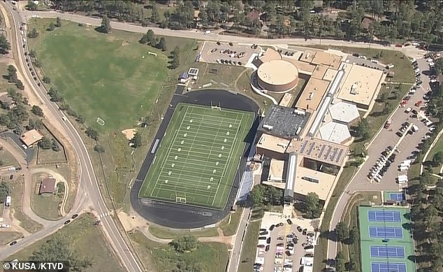 TrueCrimeUpdat's tweet photo. SIGNIFICANT UPDATE: (*this case has previously been covered by TCU)

⚠️ WARNING: This post contains graphic descriptions of a school shooting.

The 16-year-old gunman in the Colorado school shooting has been identified as Desmond Holly. Police say he was "radicalized by some extremist network" & died from a self-inflicted gunshot wound after the attack.

Desmond was the sole fatality. Two students were shot & hospitalized. One has been identified as 18-year-old Matthew Silverstone, who is now in stable condition. The other student remains in critical condition.

Desmond allegedly opened fire on students at Evergreen High School during their lunch break. A police spokesperson said, "He had to keep reloading. He would fire and reload... This went on and on" as he tried to find new targets.

Investigators are now examining Desmond's phone & social media to determine the specifics of the "extremist network" that allegedly radicalized him & how he obtained the revolver used in the attack.

🙏Please share to spread awareness
DISCLAIMER: The information shared is based on initial reports, may not be fully verified, & is presented as alleged. Details are subject to change as investigations proceed
👁️Source: Daily Mail
