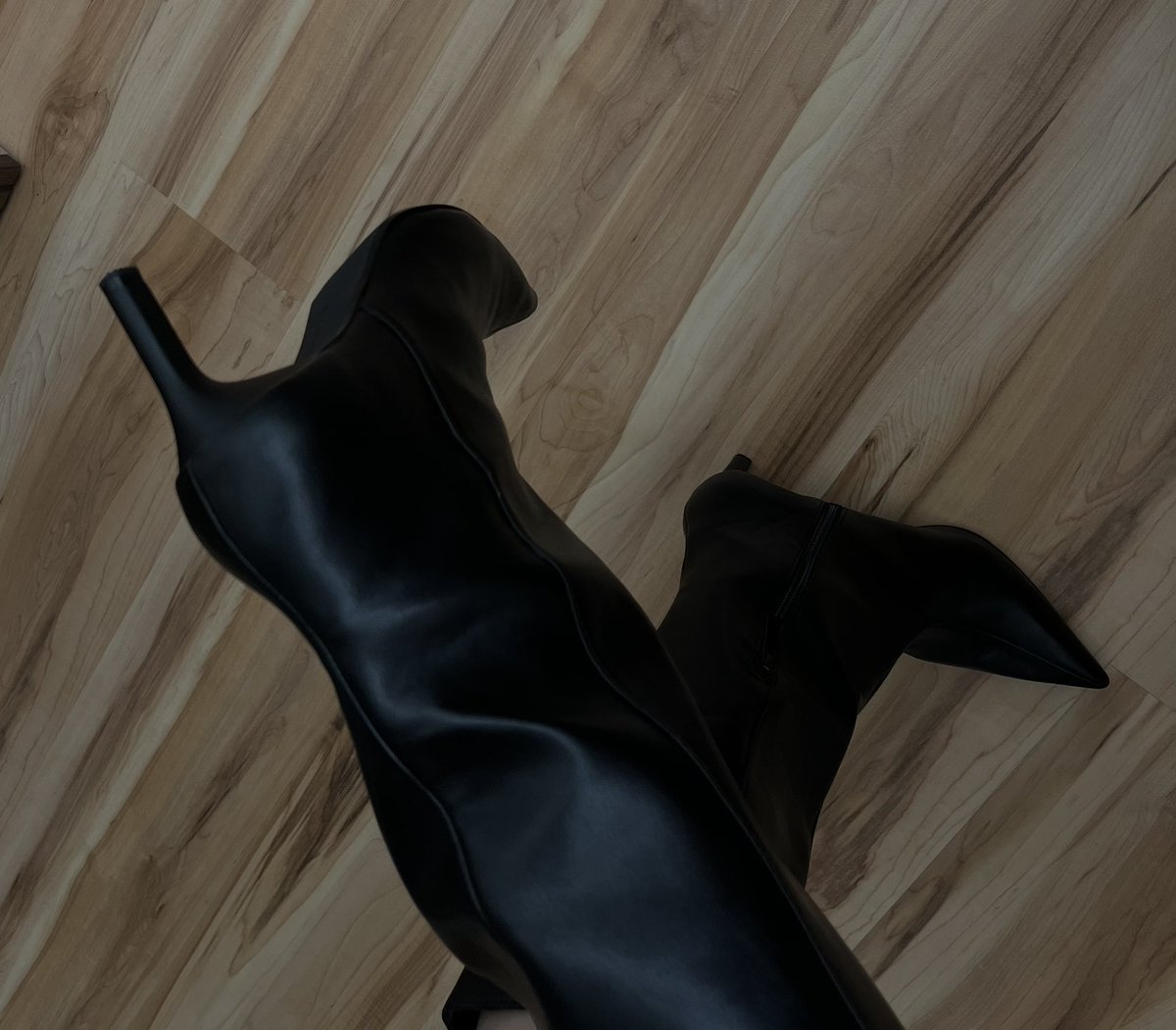 Auf die Knie und sauberlecken!
#stiefel #lederstiefel #leder #stiefellecken