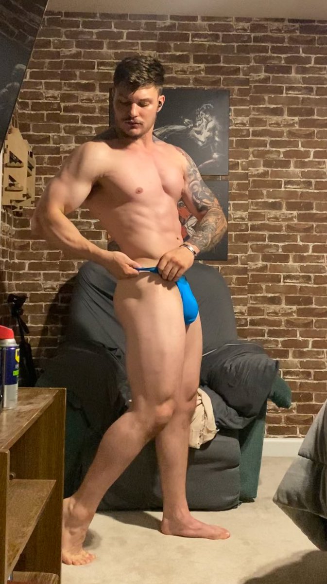 Master_Zims_3's tweet photo. Am I doing this right?

#posing #underwear #model #male https://t.co/Q4HHR8kDeW