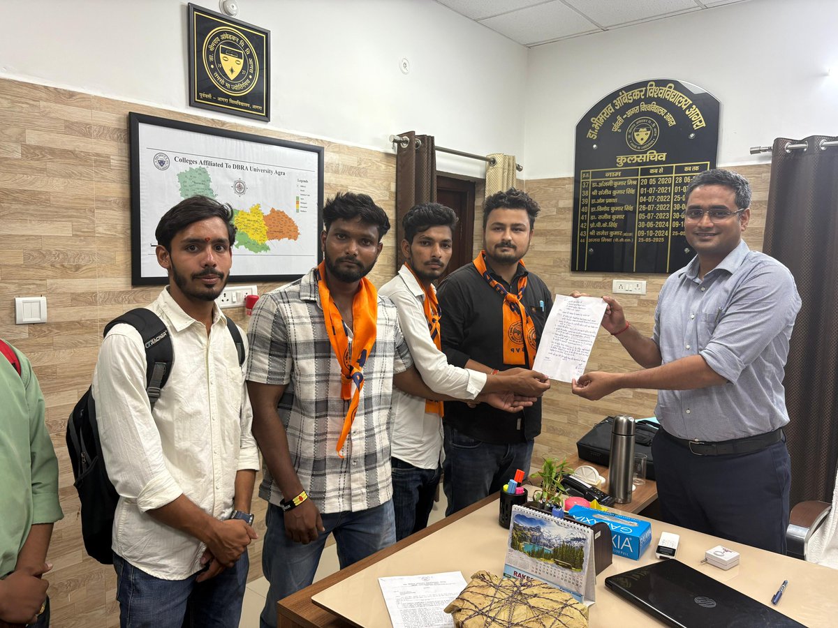 ABVP4Agra's tweet photo. आज अखिल भारतीय विद्यार्थी परिषद आगरा महानगर की डॉ भीमराव अंबेडकर विश्वविद्यालय इकाई द्वारा विश्वविद्यालय के पालीवाल परिसर में रजिस्ट्रार को ज्ञापन के माध्यम से छात्र���ं की विभिन्न समस्याओं से अवगत कराया।
#Abvpagra https://t.co/UxNvF0oYHm