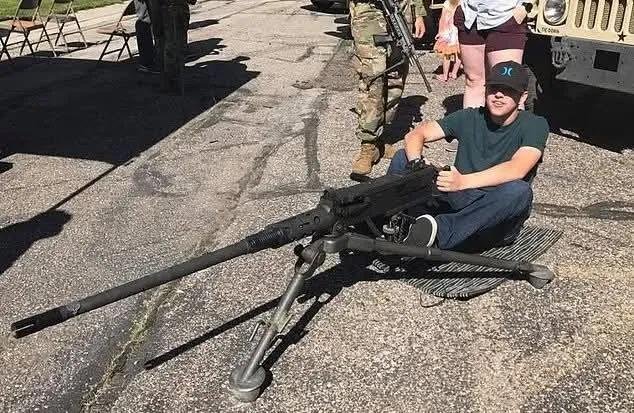 Not an expert or anything but Tyler Robinson doesn't look like a far left transsexual with blue hair to me...