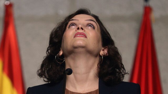 <a href="/el_pais/">EL PAÍS</a> Esta mujer destila odio, rencor y resentimiento por cada uno de sus poros 

Logra que muchos ciudadanos de otras Comunidades tengamos una malísima imágen de lo q representa políticamente Madrid, porque con sus discursos y sermones crea una sensación de enfrentamiento y conflicto.