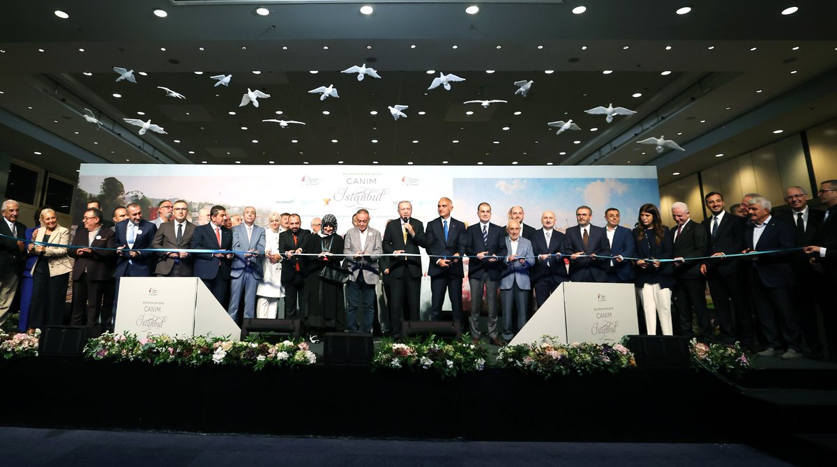 “Beş Ressam Bir Şehir: Canım İstanbul” Sergimizin kültür ve sanat camiamız başta olmak üzere ülkemiz ve milletimiz için hayırlara vesile olmasını diliyorum.

Sanata ve İstanbul’a gönül veren tüm kardeşlerimi 16 Eylül’e kadar sürecek olan sergimizi ziyaret etmeye davet ediyorum.