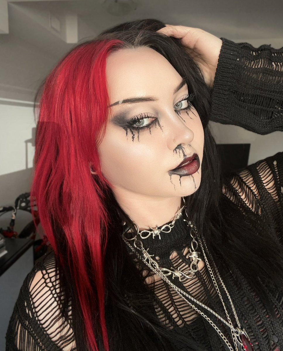 you make your way into my veins 🖤