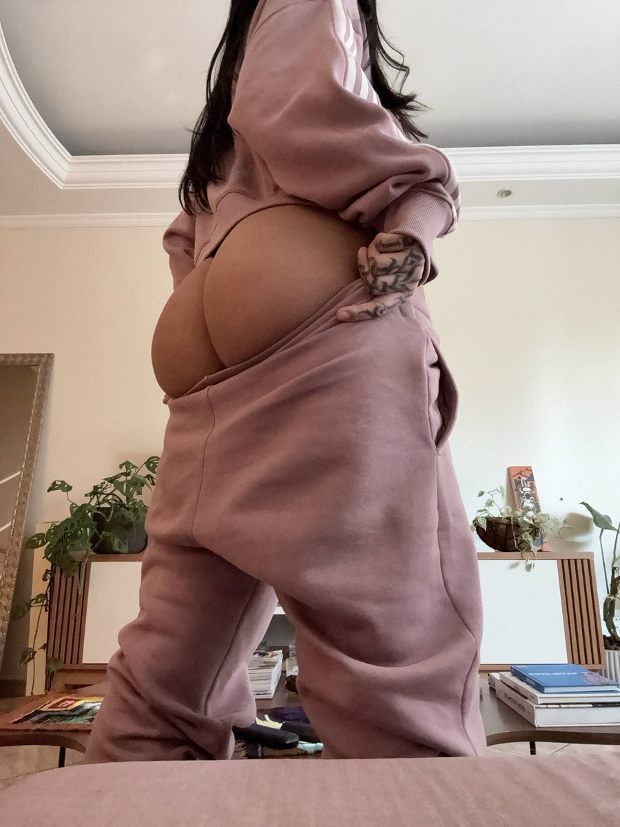 _ivvy_scor's tweet image. I don&apos;t just tease, I torment beautifully
DM me if u like pain mixed with pleasure