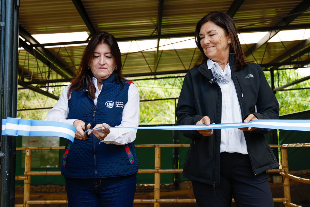 La Ministra y la directora de dicho proyecto, fueron las encargadas de cortar la cinta para dar por inaugurado el ingreso a estos edificios. ✂️