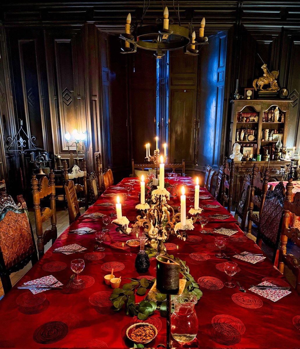 Ce soir, je ne suis pas à Fougeret. Je suis tellement triste de ne pas être parmi vous. Je suis au lit avec une grippe et de le fièvre. 🤒 Passez une bonne soirée 🧡👻❤️