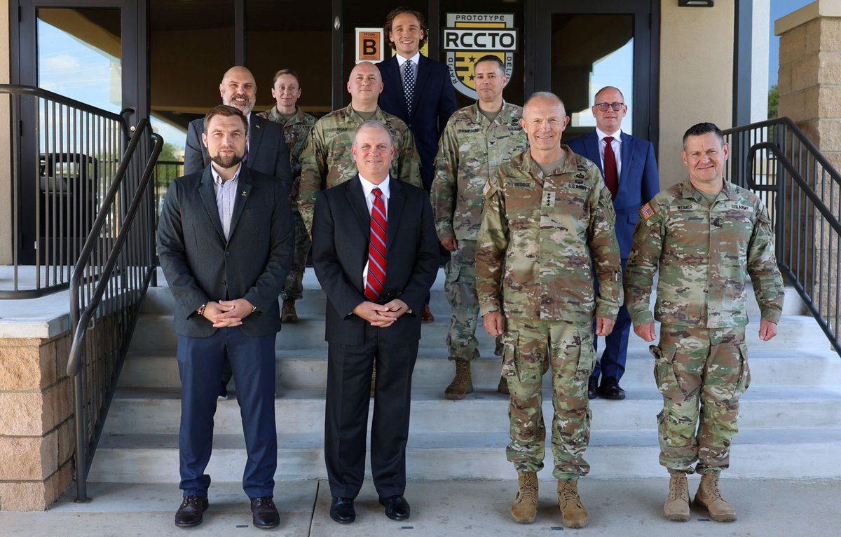 General George, Chief of Staff of the Army visited #RCCTO to gain firsthand insight into the RCCTO’s pivotal role in the #Army’s continuous transformation effort including #directedenergyweapons, #Robots  and autonomous systems, and next-generation fires capabilities. ⚡️🔥⚡️