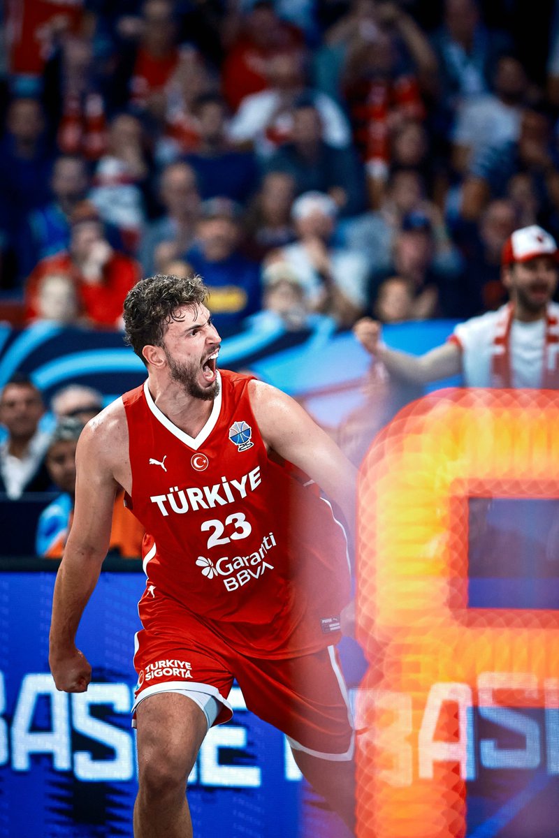 Maç bitene kadar bekleyemedim.

Evine dön Yunanistan, gel bakalım Almanya.😎

Helal olsun çocuklar size, helal olsun.

#12DevAdam