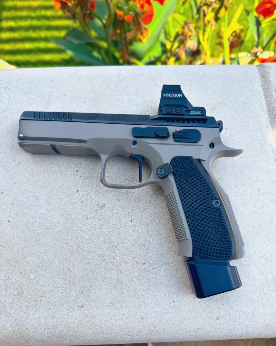 bx_on_x's tweet image. So I caved to the pressure and joined the optics cult. Time to put some rounds down range and drown out the noise for a little while.