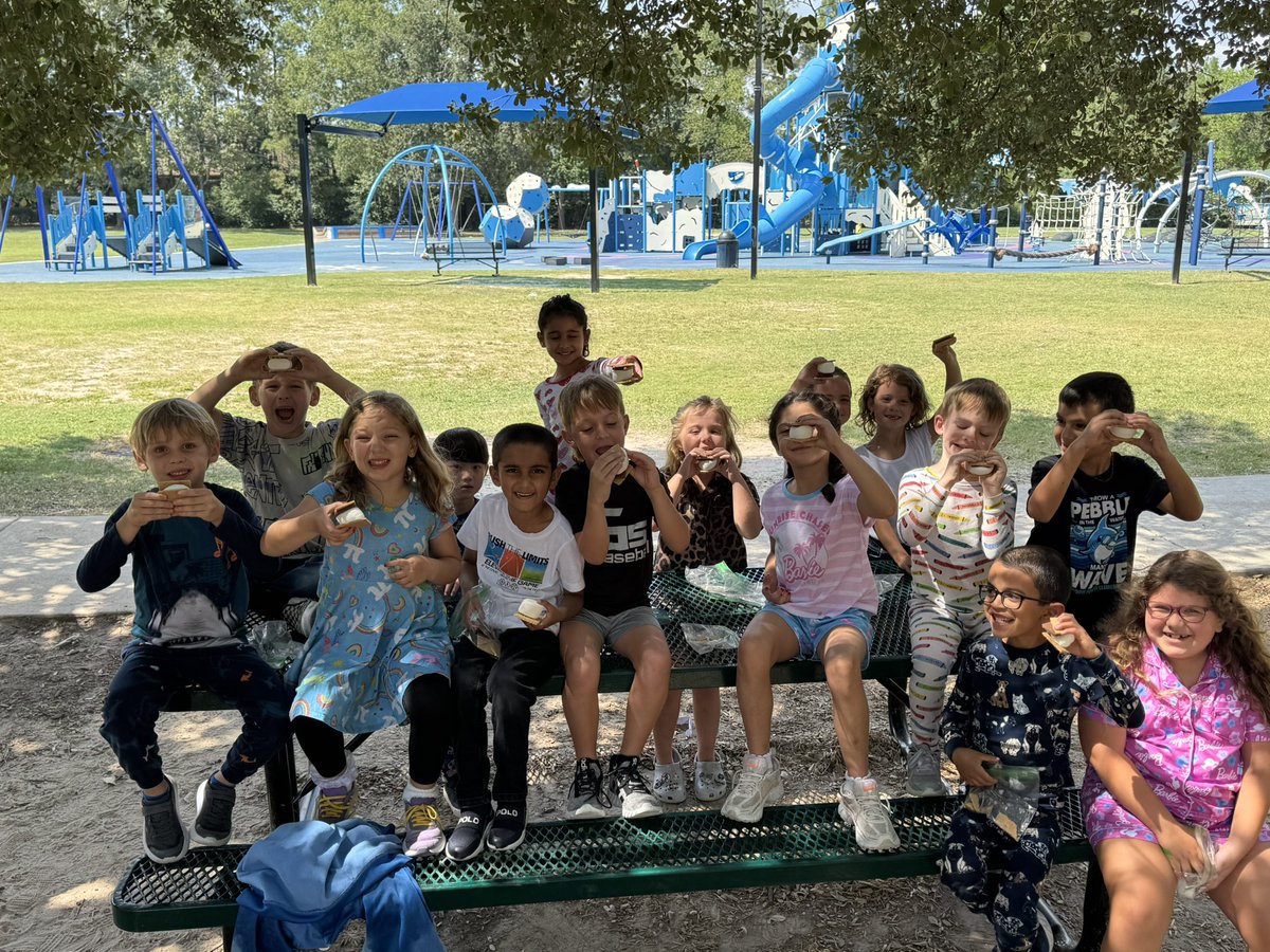 We wrote procedural texts on how to make s’mores, and then we put our steps to the test! What a FUN Friday in First Grade!! <a href="/HumbleISD_SFE/">Shadow Forest Elem</a>