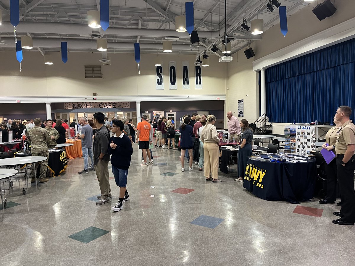 Join us for the annual Forest Hills College &amp; Career Night on 9/29 from 6:30-8 p.m! Students &amp; families will be able to meet with representatives from more than 100 colleges, universities, businesses, trades and related organizations. Learn more here: foresthills.edu/district-news/…